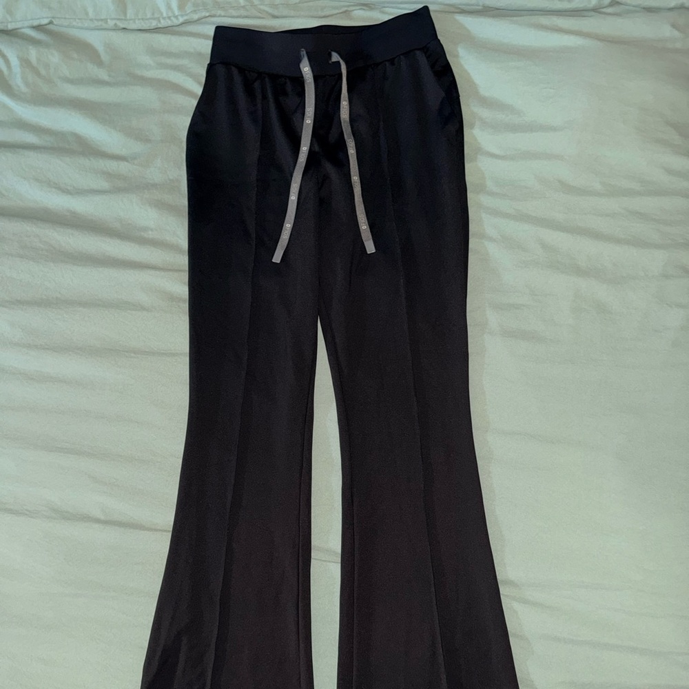 Figs FORMX S-TALL Black High-Waisted Flare Scrub Pants